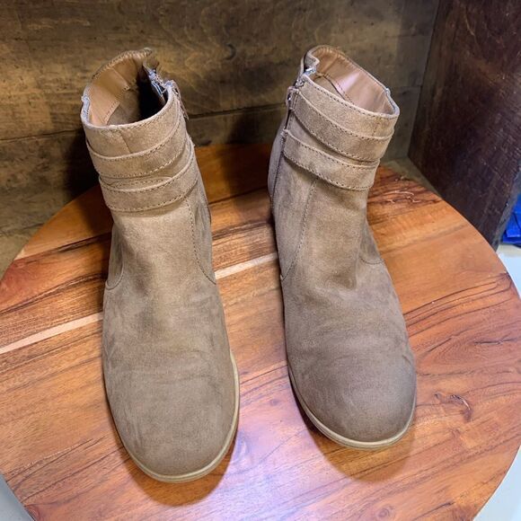 American Eagle booties. Inv 5354e - Picture 1 of 6